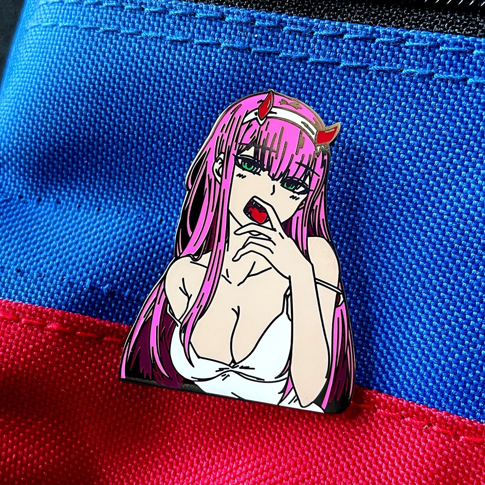 Женская брошь в форме лацкана с двумя булавками