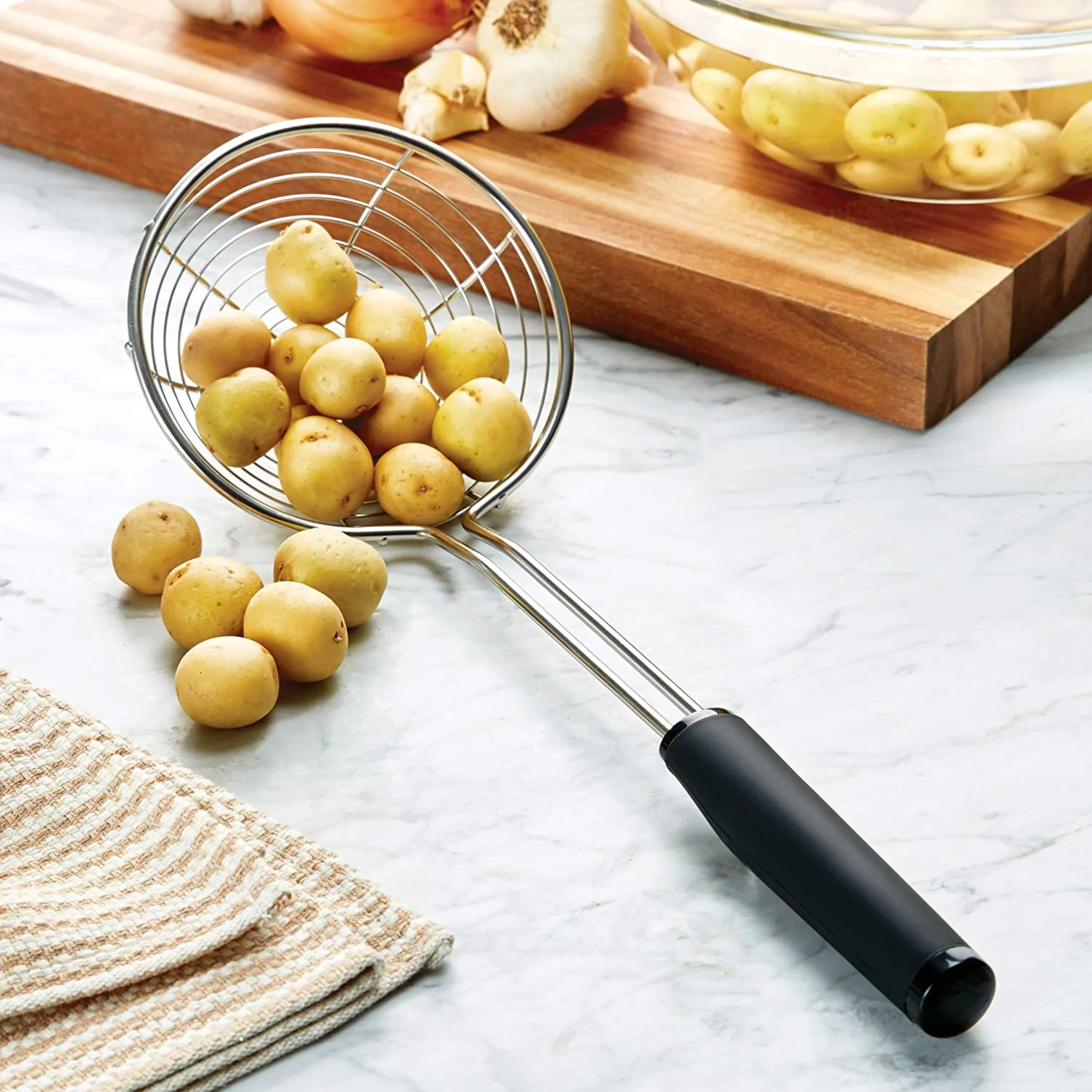 

Classic 14-inch All Purpose Soft Wire Skimmer with Black Soft Handle, Strainer , Kitchen Items