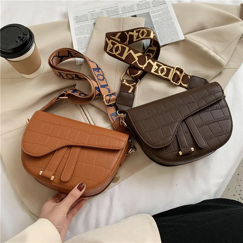 

2022 New Luxury Fashion Women Crossbody Bag Crocodile Semicircle Saddle Bags Soft Leather Shoulder Bags Ladies Handbags Designer