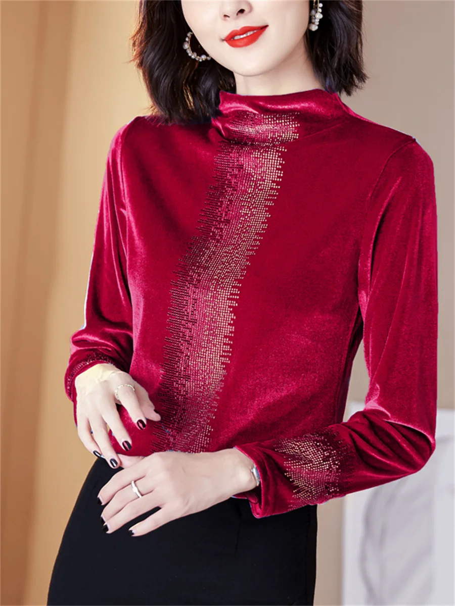 Блузка женская демисезонная с длинным рукавом круглым вырезом и блестками