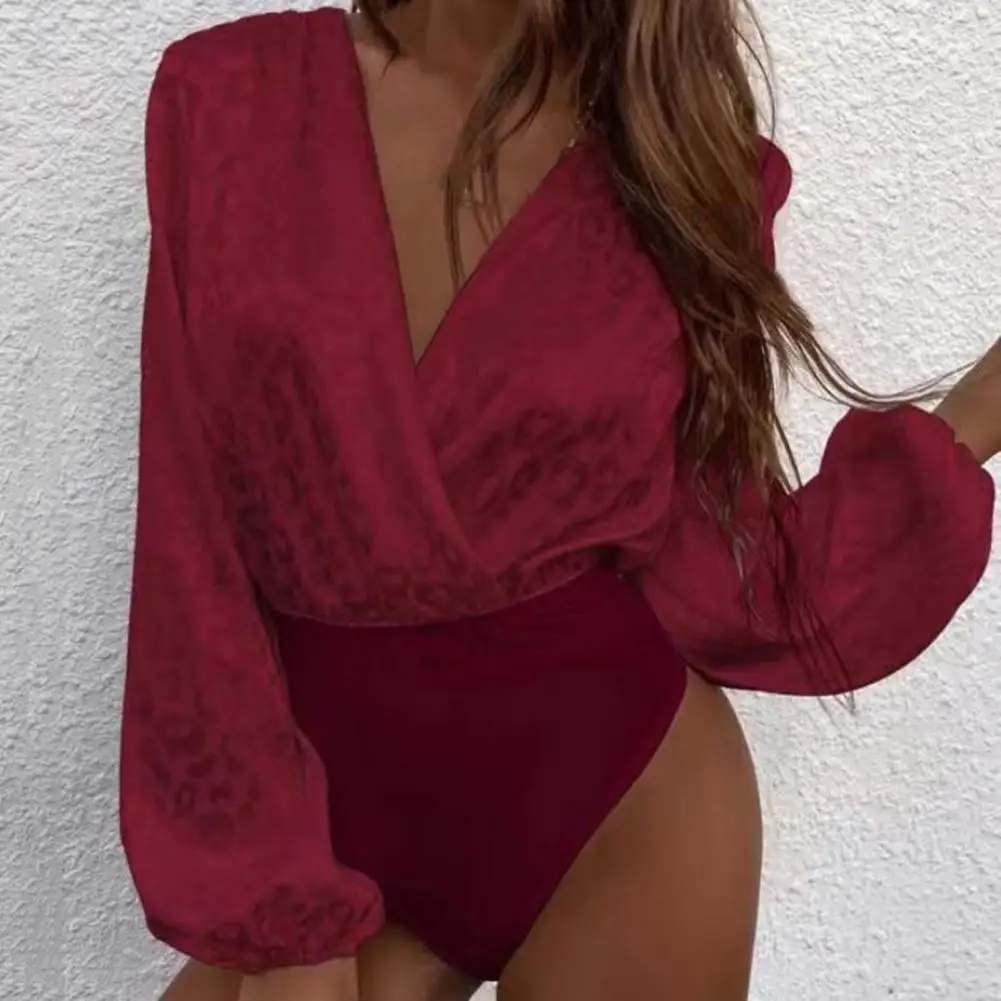 Женское боди с длинным рукавом леопардовым принтом и V-образным вырезом |