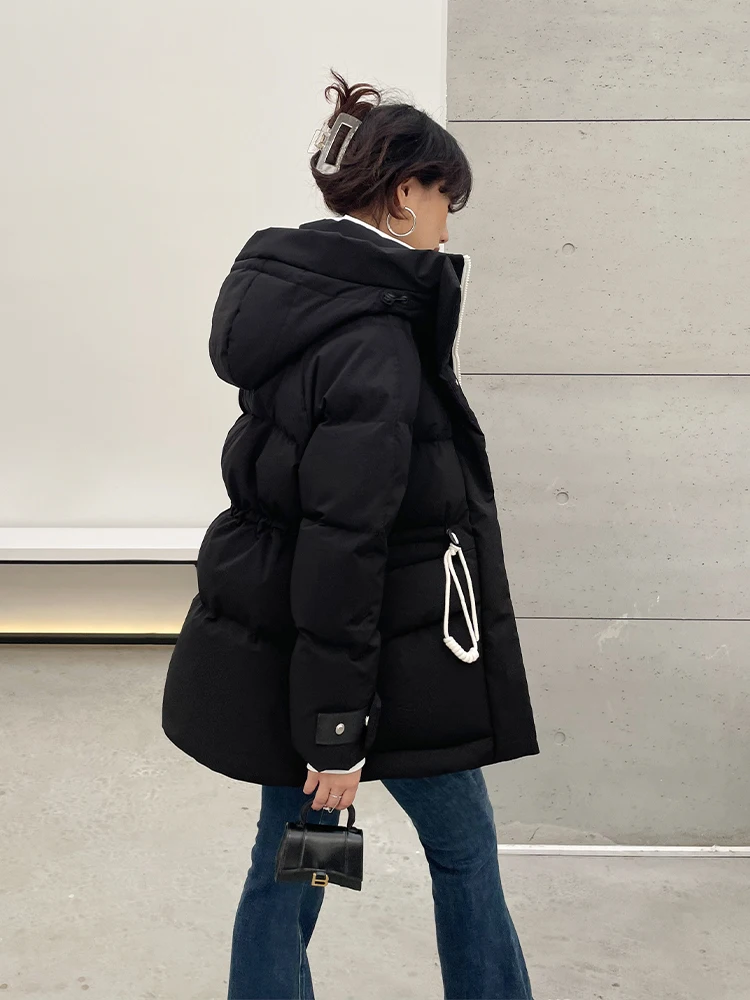 

Женский пуховик на белом утином пуху, с длинным рукавом и капюшоном