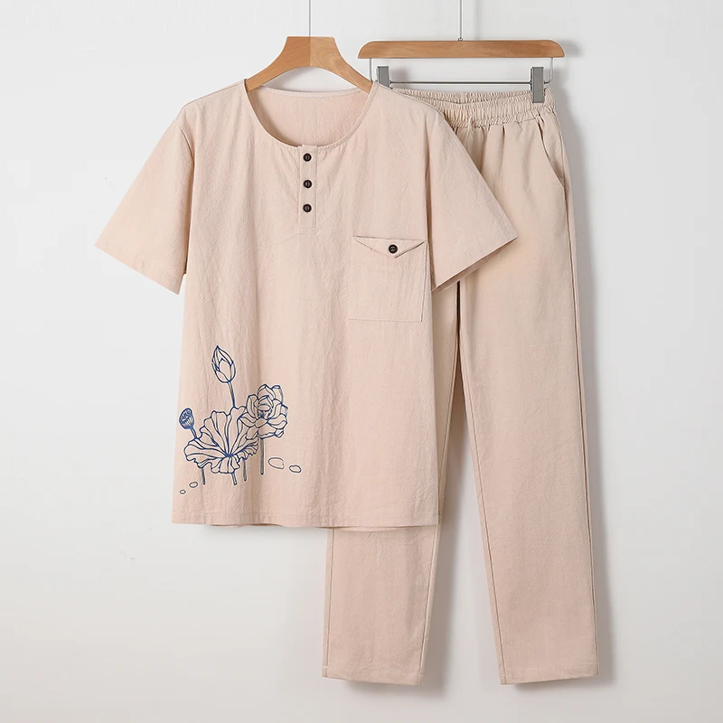 

Мужской комплект из футболки с коротким рукавом и брюк до щиколотки