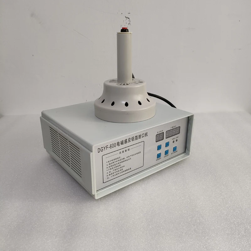 Круглая бутылка клейкая наклейка квадратный код ручная упаковочная