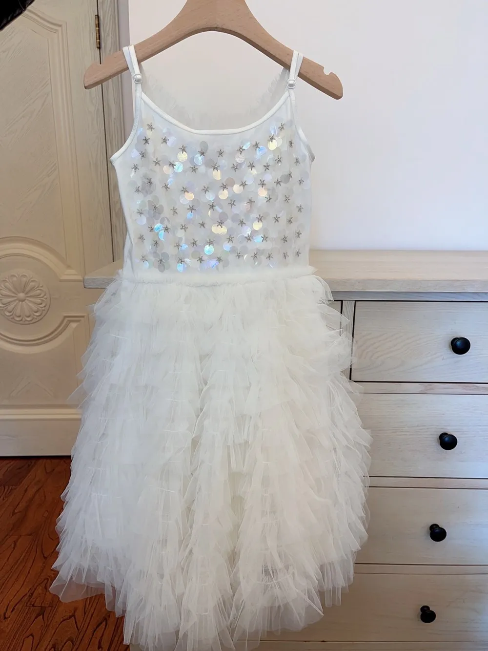 

Pre sale May 15th send kids dresses High quality pearl mesh fluffy suspender dress Handmade Princess Dress