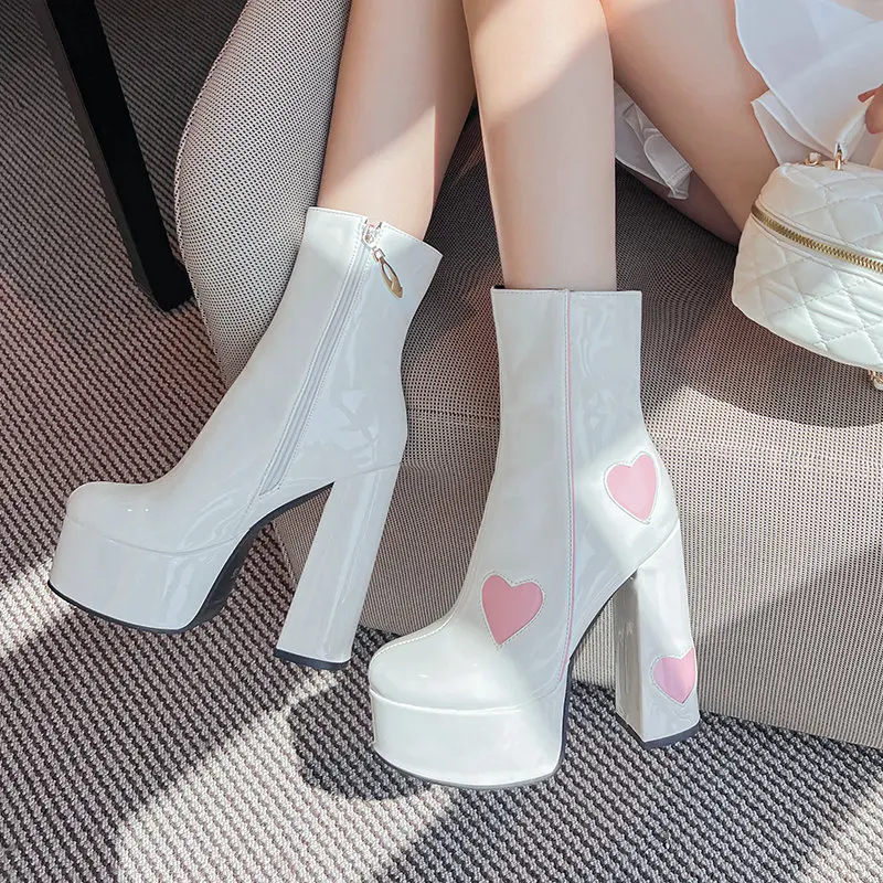 Фото Женские ботильоны Kawaii Sweet Heart Decor из лакированной кожи на платформе с массивным каблуком и боковой молнией, в стиле Y2K, клубные короткие ботинки №5