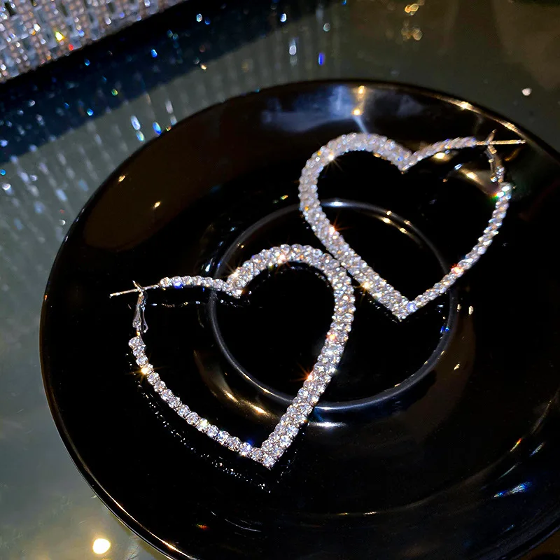 

Luxury Shiny Heart Hoop Earrings for Women Delicate Cubic Zirconia Large Heart Piercing Earrings Girl Fashion Party Jewelry