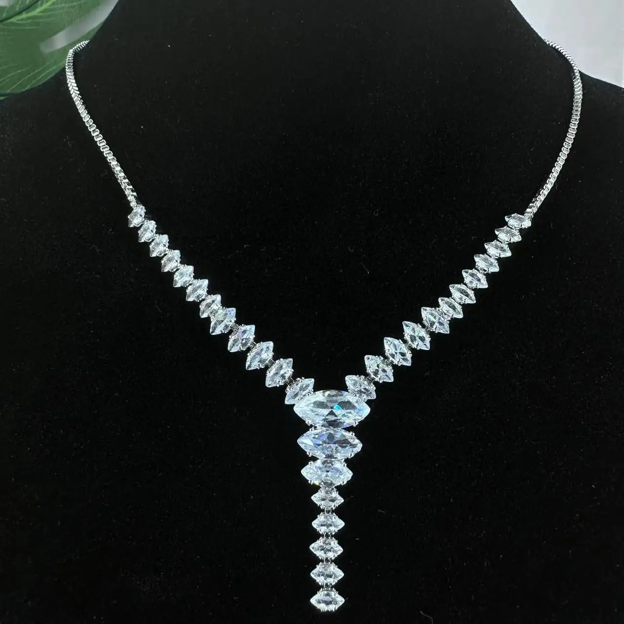 Рисунок 5 - Изысканное ожерелье с подвеской