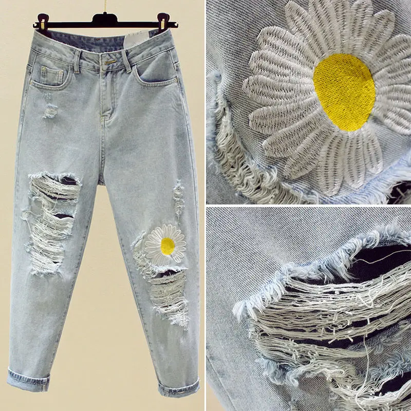 

Mid-Waisted Light Blue Jeans Mom Summer Denim Ankle-length Jean Feminino Vintage Little Daisy Embroidery Pants with Holes A439