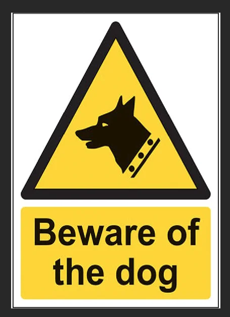 Остерегайтесь металлического знака собаки на открытом воздухе наблюдения дома