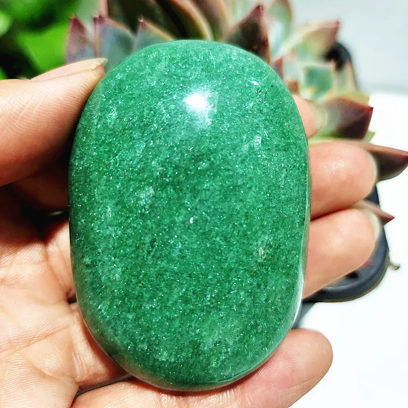

Natural Green Strawberry Crystal Stone Palm Gemstones Plaything Witchcraft Reiki Chakra Healing Crystals Room Home Decoration