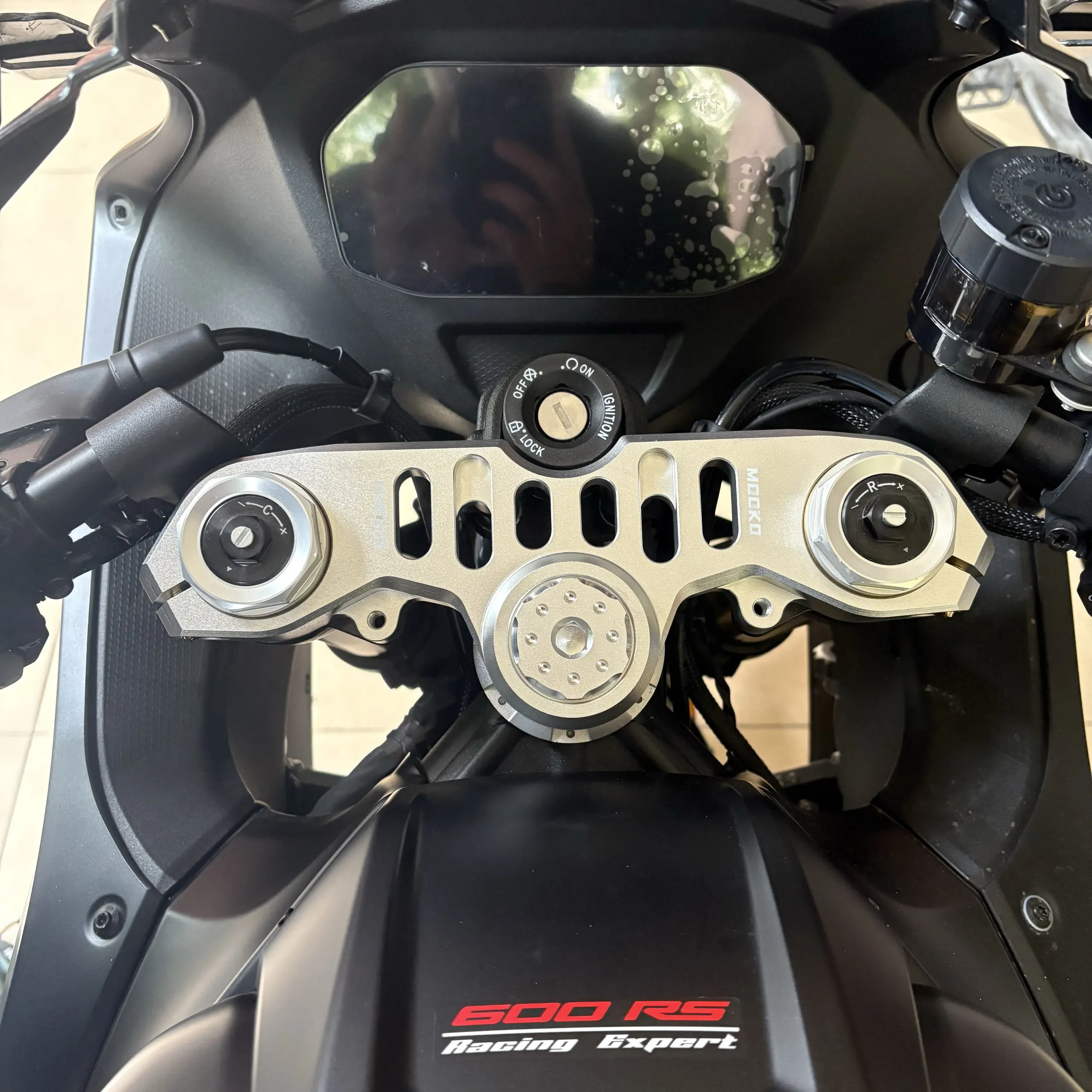 Фото Для мотоцикла QJMOTOR SRK 600 RS/800: аксессуары для модификации, верхний тройной зажим, прочный верхний зажим, стабильное управление. №5