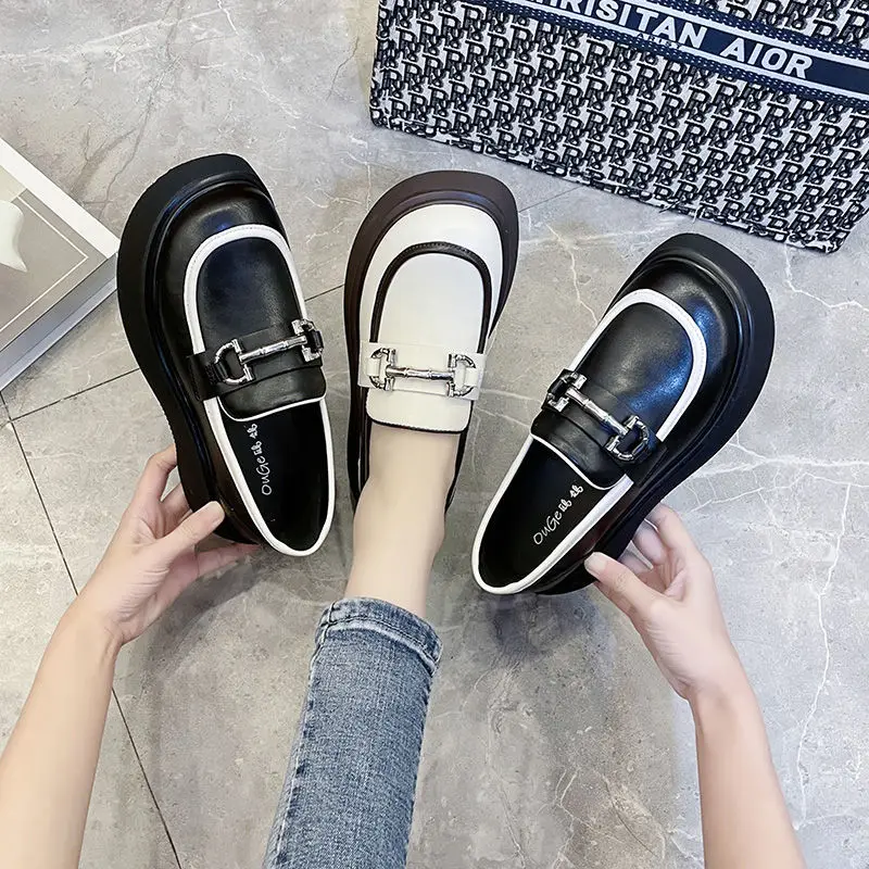 

Новинка весна-осень 2023 популярные женские туфли универсальные повседневные черные толстые британские маленькие кожаные туфли