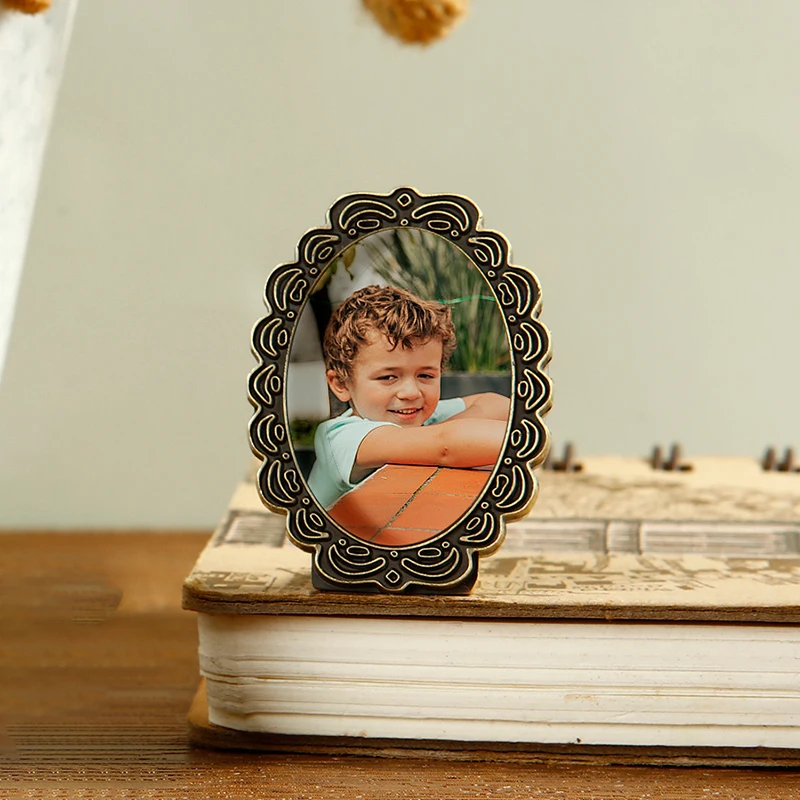 

Металлическая мини-рамка для фотографий золотая