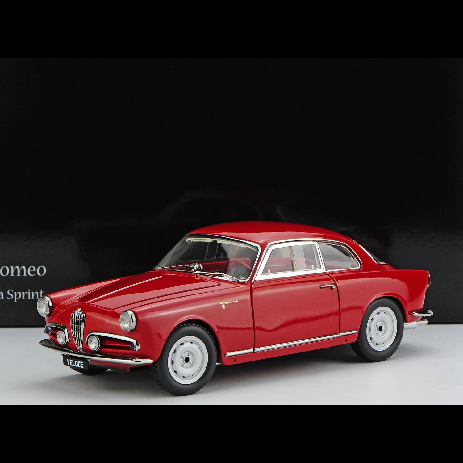

Kyosho 1:18 Alfa Romeo Giulietta Sprint Veloce Alloy Fully Open Limited Edition Resin Metal Static Car Model Toy Gift