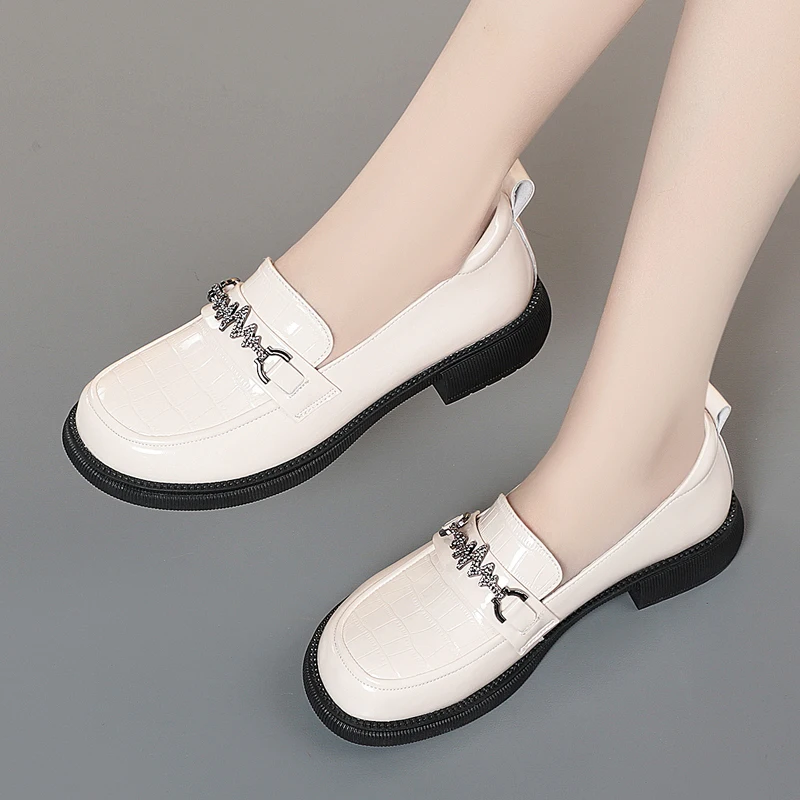 Spring And Autumn New Women's Shoes, Loafer Leather Flat Heel, Thick Soled British Casual Plus-size Middle-aged Mom Single Shoes