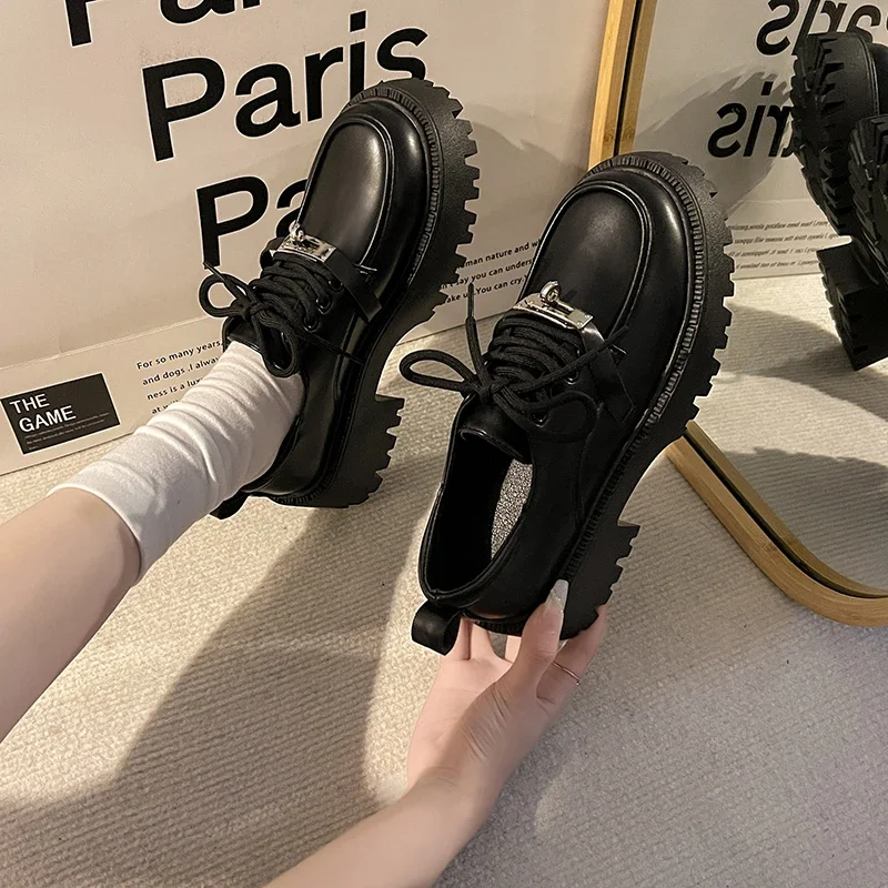 Туфли-лодочки женские на шнуровке оксфорды круглый носок среднем каблуке