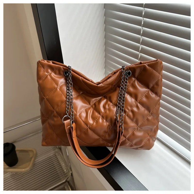 

2023 Contrast Color Design Casual Chain Handheld Shoulder Crossbody Bag for Women Tote Bag for Women Handbag Purses and Handbags