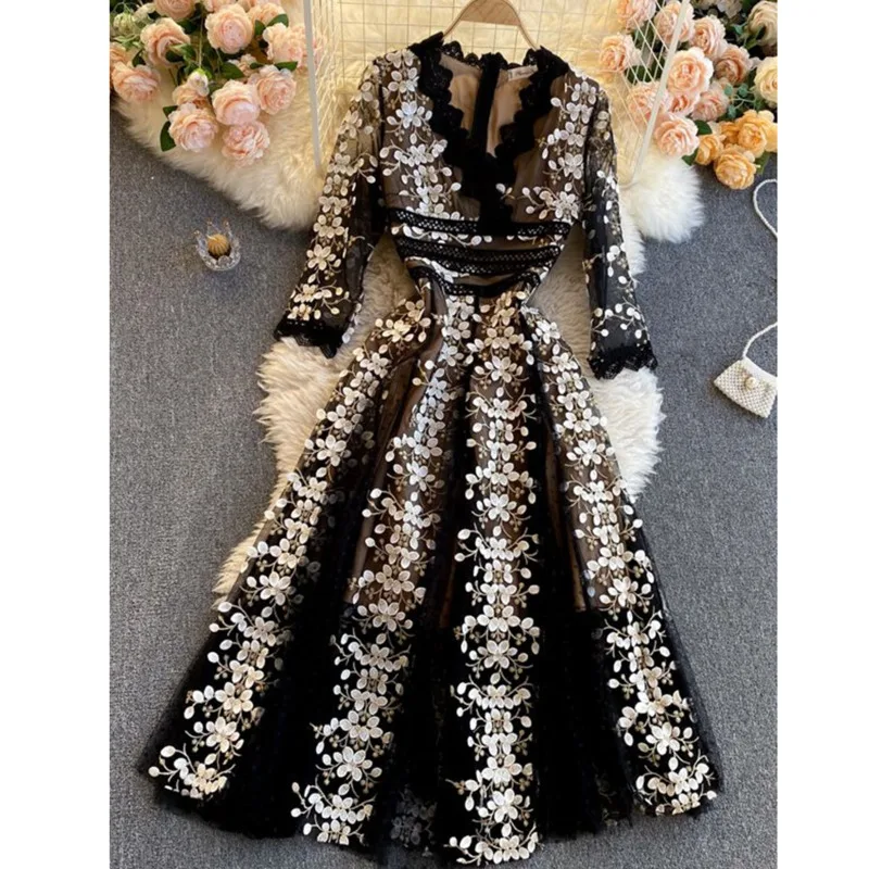 

Fashion Ladies Embroidered Flower Dress Women V Neck Half Sleeve Elegant Vintage Dot Mesh Patchwork Lace Long Dresses