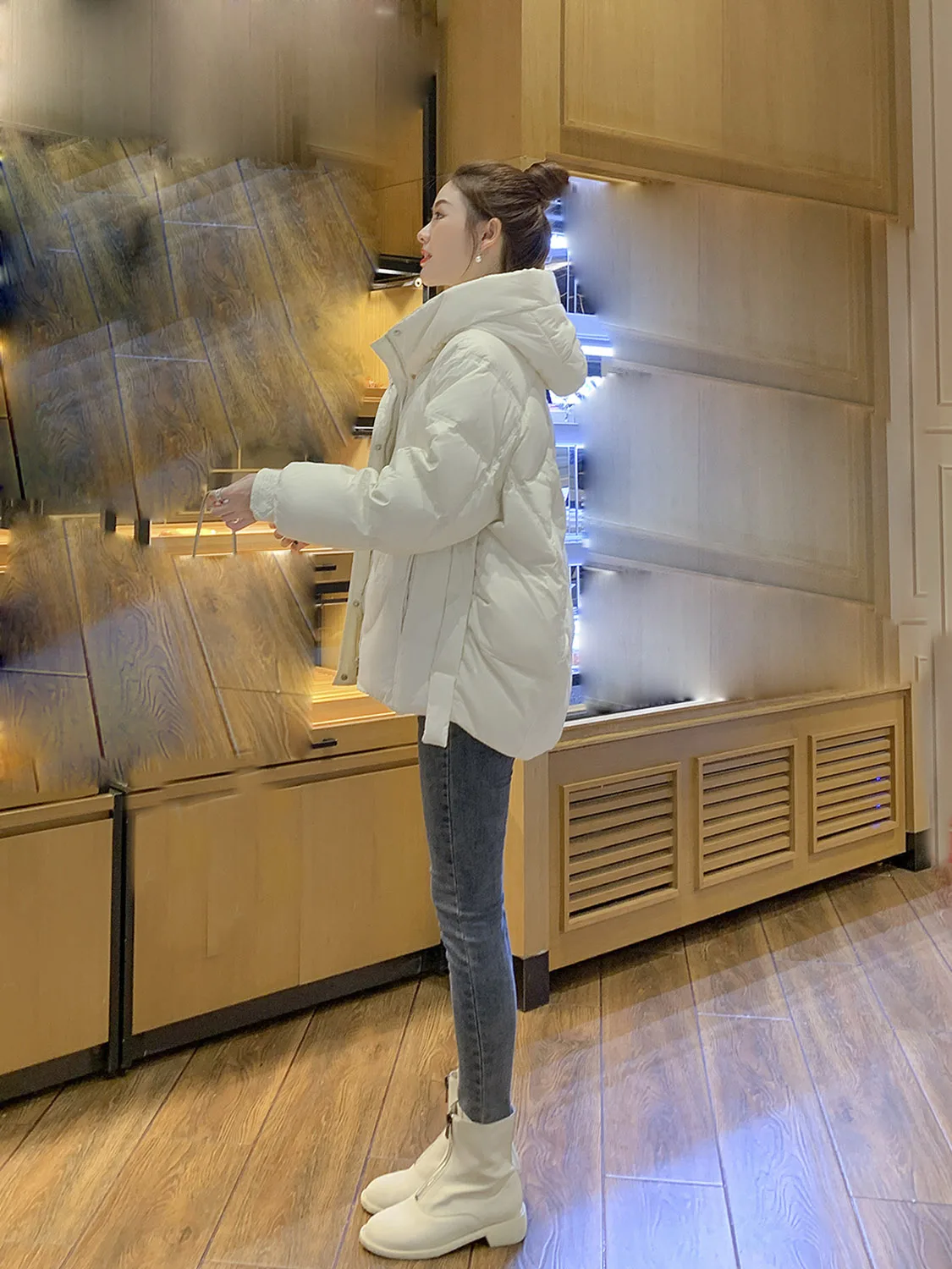 

2023 Женская одежда, модное свободное стройнящее теплое пуховое пальто с капюшоном, новинка зимы