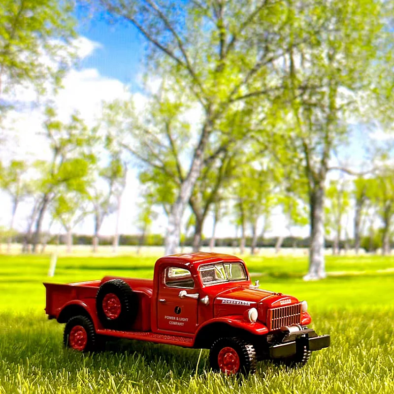 

Diecast 1/64 Scale 1986 Power Wagon Retro Bus Station Wagon Alloy Car Model Static Scene Decoration Collectible Model Toy Gift
