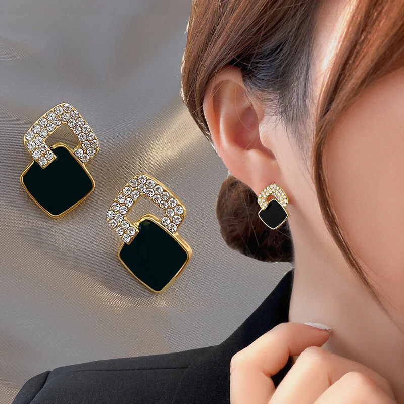 

Korean Style Black Zircon Stud Earring For Women Shiny Rhinestone Square Geometric Earrings Girl Party Statement Jewelry Gifts