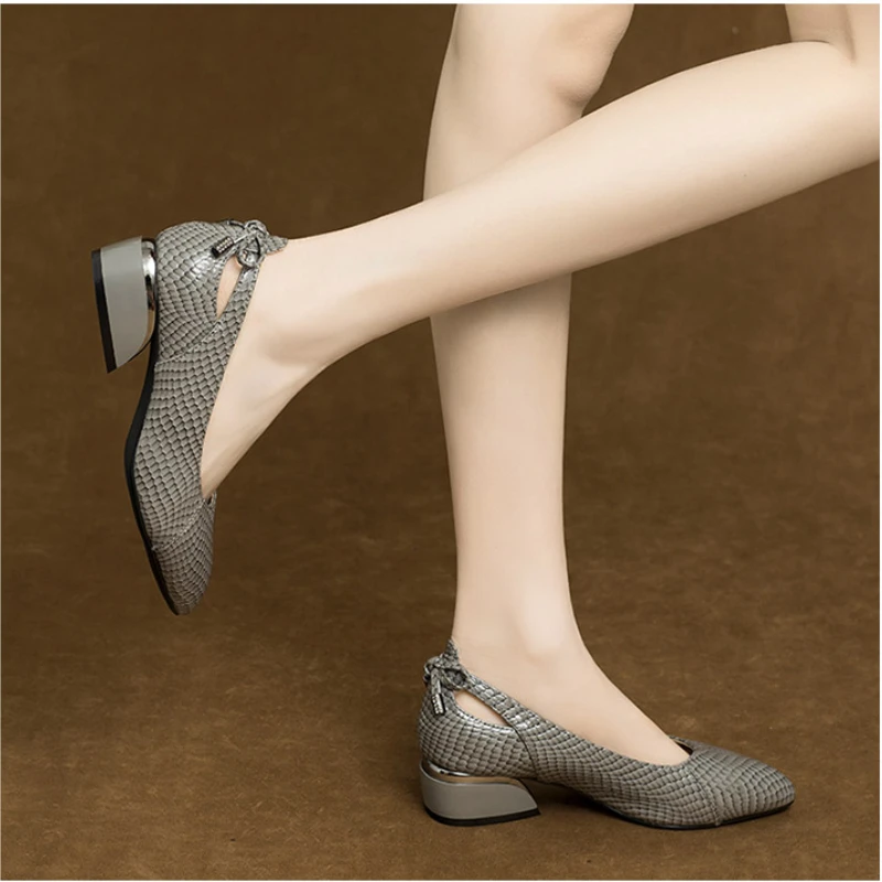 

2023 New Soft Leather Shallow Mouth Single Shoes Women's Thick Heel Pointed Bow Low Heel Women's Shoes Versatile Scoop Shoes