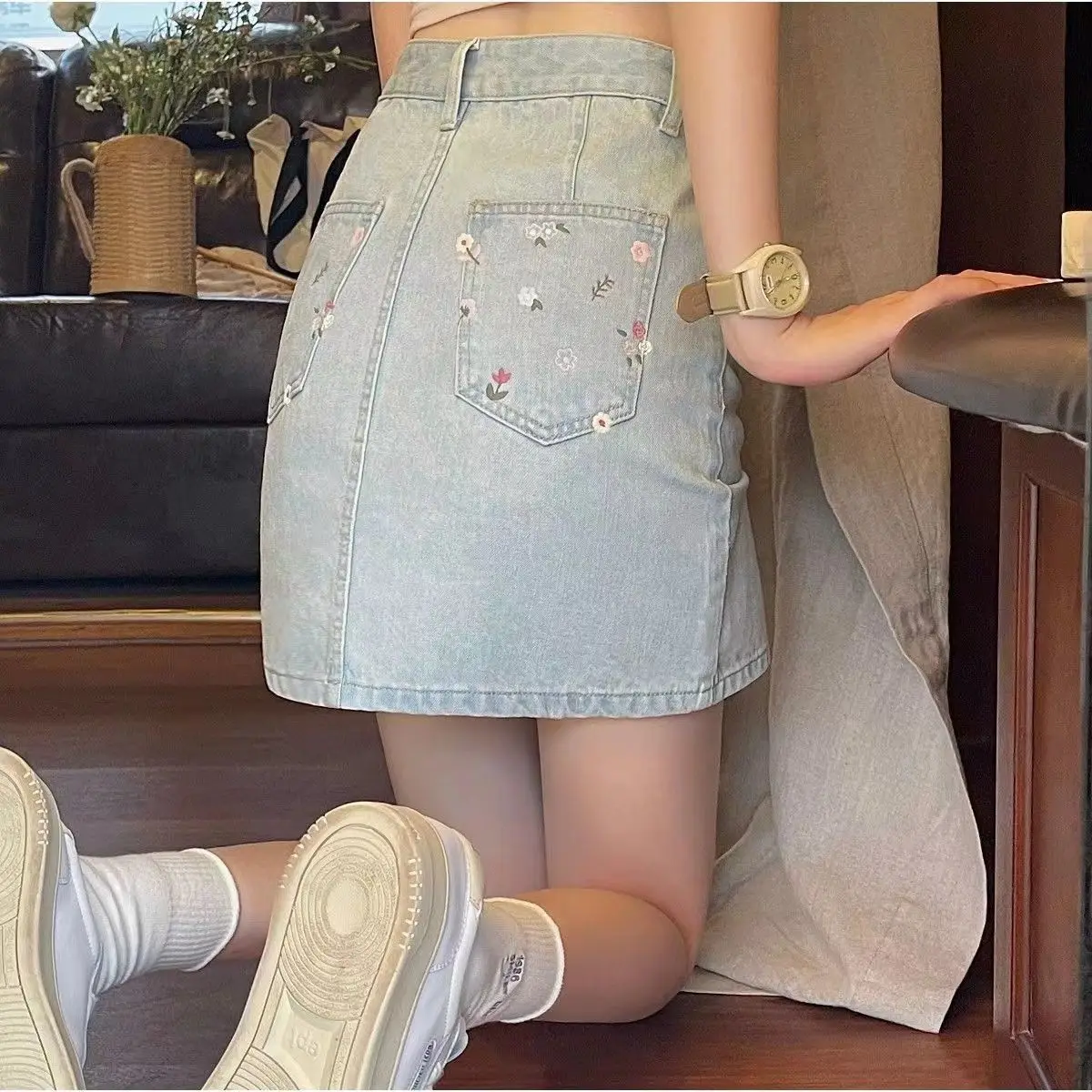 

Light-colored floral embroidered denim short skirt women's summer 2022 new retro high waist slimming bag hip A-line skirt