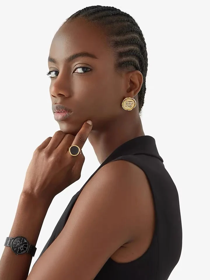 

Золотые серьги с алмазными буквами Европы и США Ши