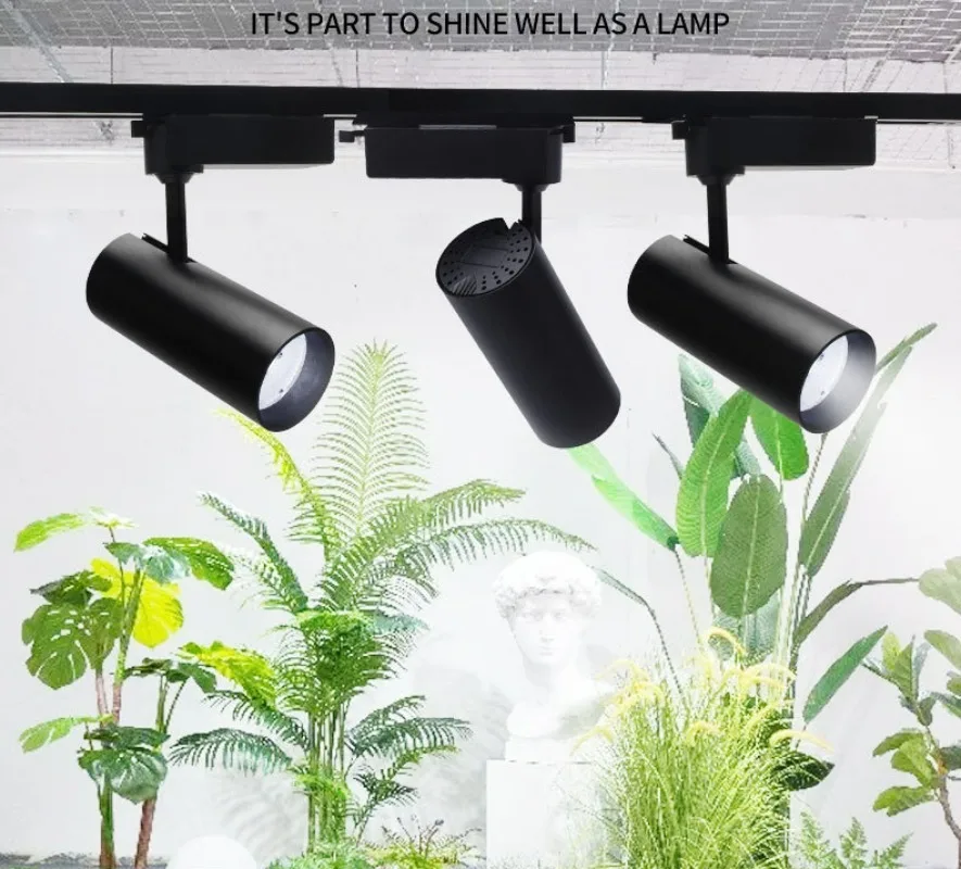 Четырехходовая проводящая лампа DALI с затемнением и цветовой температурой.