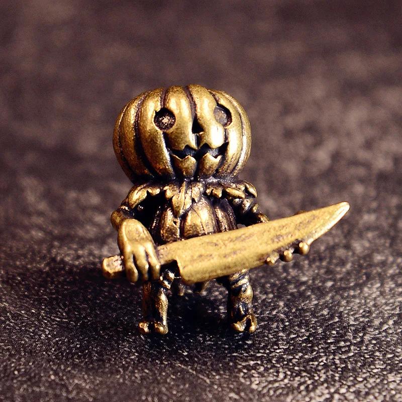 Металлическая статуэтка солдата-тыквы