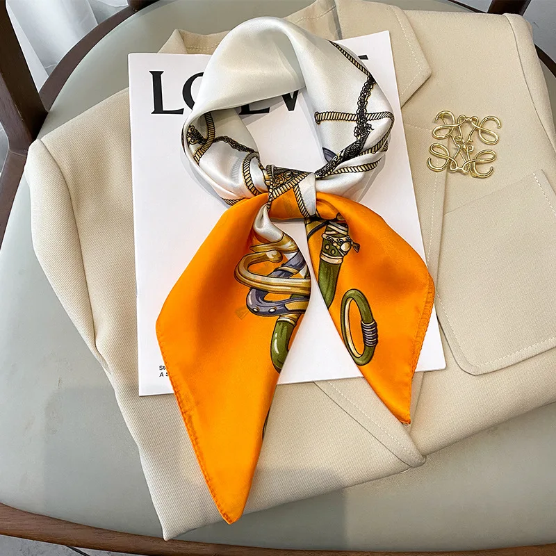 Женский шёлковый атласный шарф-цепочка 70x70 см |