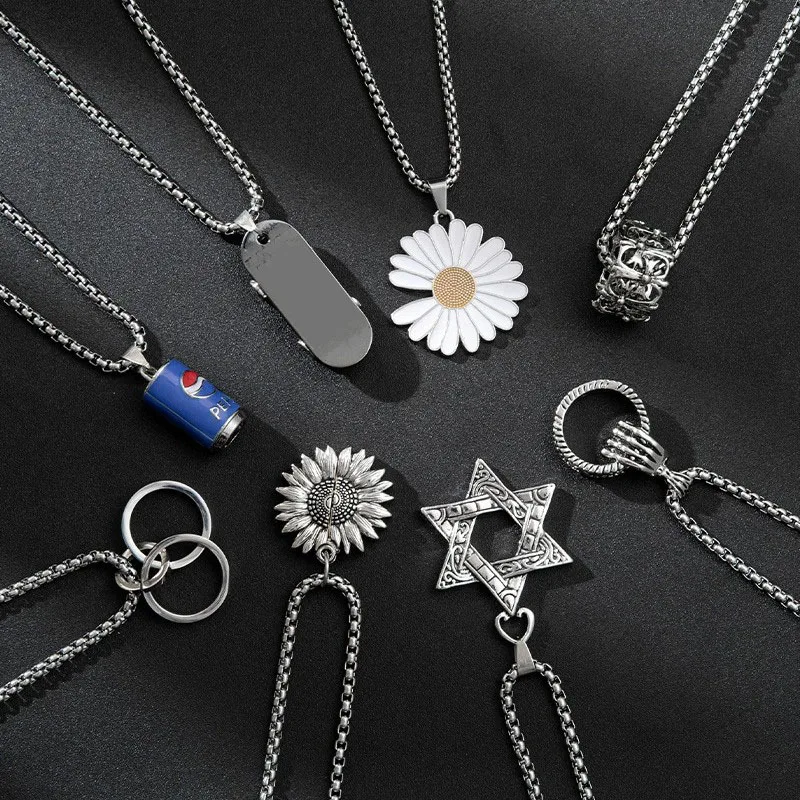 

2022 Hip Hop Titanium Steel Pendant Necklace For Women Men Cute Fashion Astronaut daisies Doodle Necklace Jewelry Party Gift