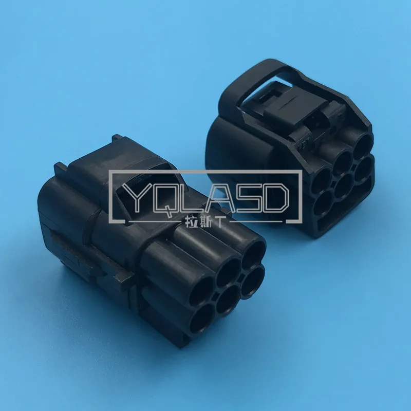 Розетка для автомобильной лампы Toyota 641107-5 651104-5 1 комплект