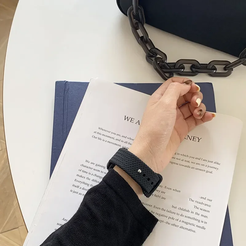 Soft Silicone Band For Apple Watch Series 7 6 5 4 3 2 SE Rubber Watchband Strap For iWatch 41MM 45MM 38MM 42MM 40MM 44MM