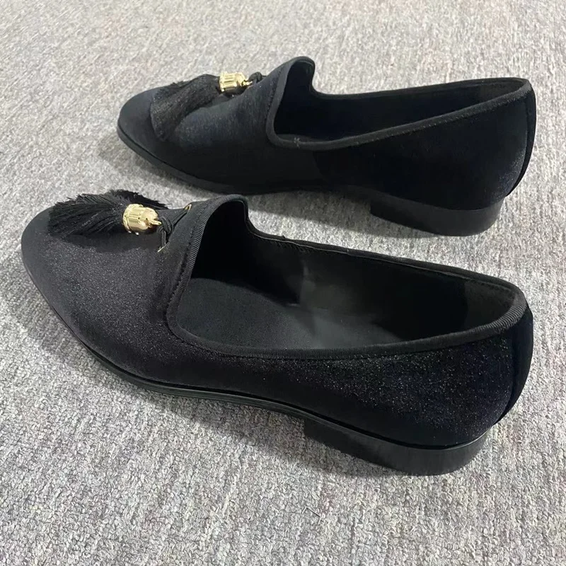 Черные мужские бархатные лоферы модная мужская обувь с кисточками роскошная