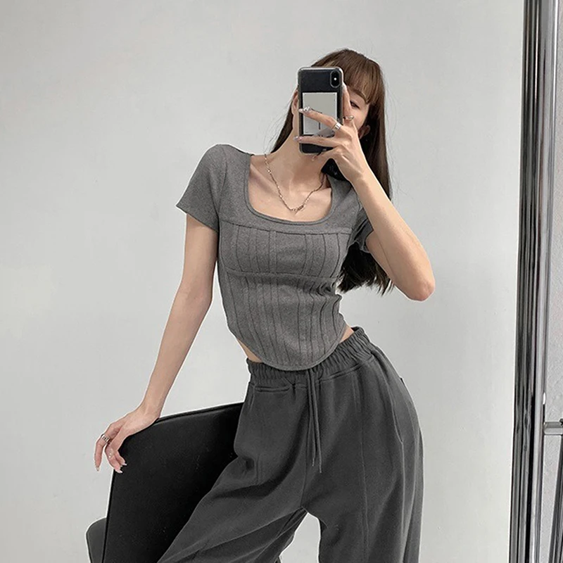 

Женская футболка с квадратным вырезом и коротким рукавом