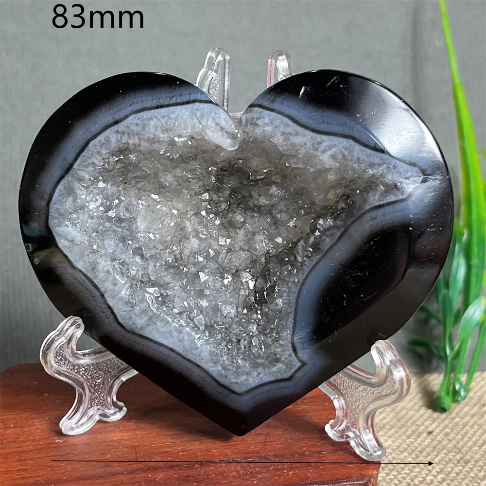 

Черный Агат Кластер Сердце