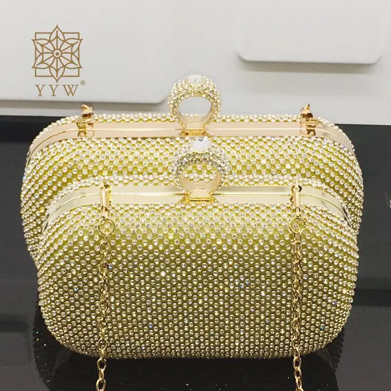 Рисунок 3 - Блестящие женские сумки-клатчи с бриллиантами