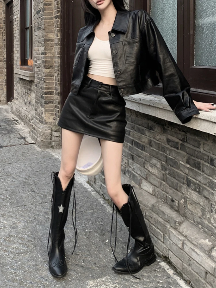

Модель 2022 года, Модный женский костюм-двойка в Корейском стиле с мини-юбкой, женский зимний Черный винтажный комплект из двух предметов, Женский комплект из тонкого кожаного пальто и кожаной юбки