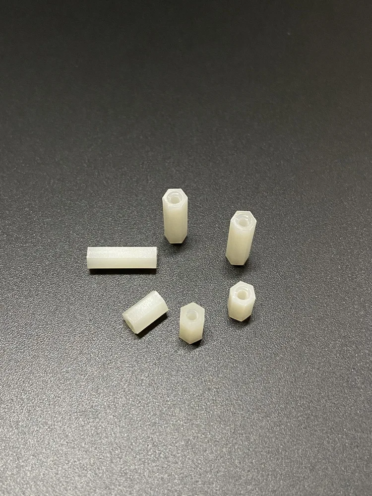 Пластиковая изоляционная колонна из нейлона 66 материалов натуральная черная