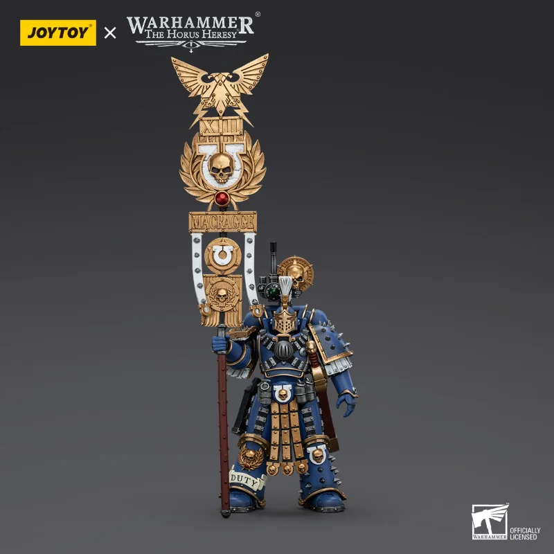 Фото Коллекционная подвижная фигурка JOYTOY Warhammer The Horus Heresy Ultramarines Legion Standard Bearer Remus Ventanus, масштаб 1/18 №4