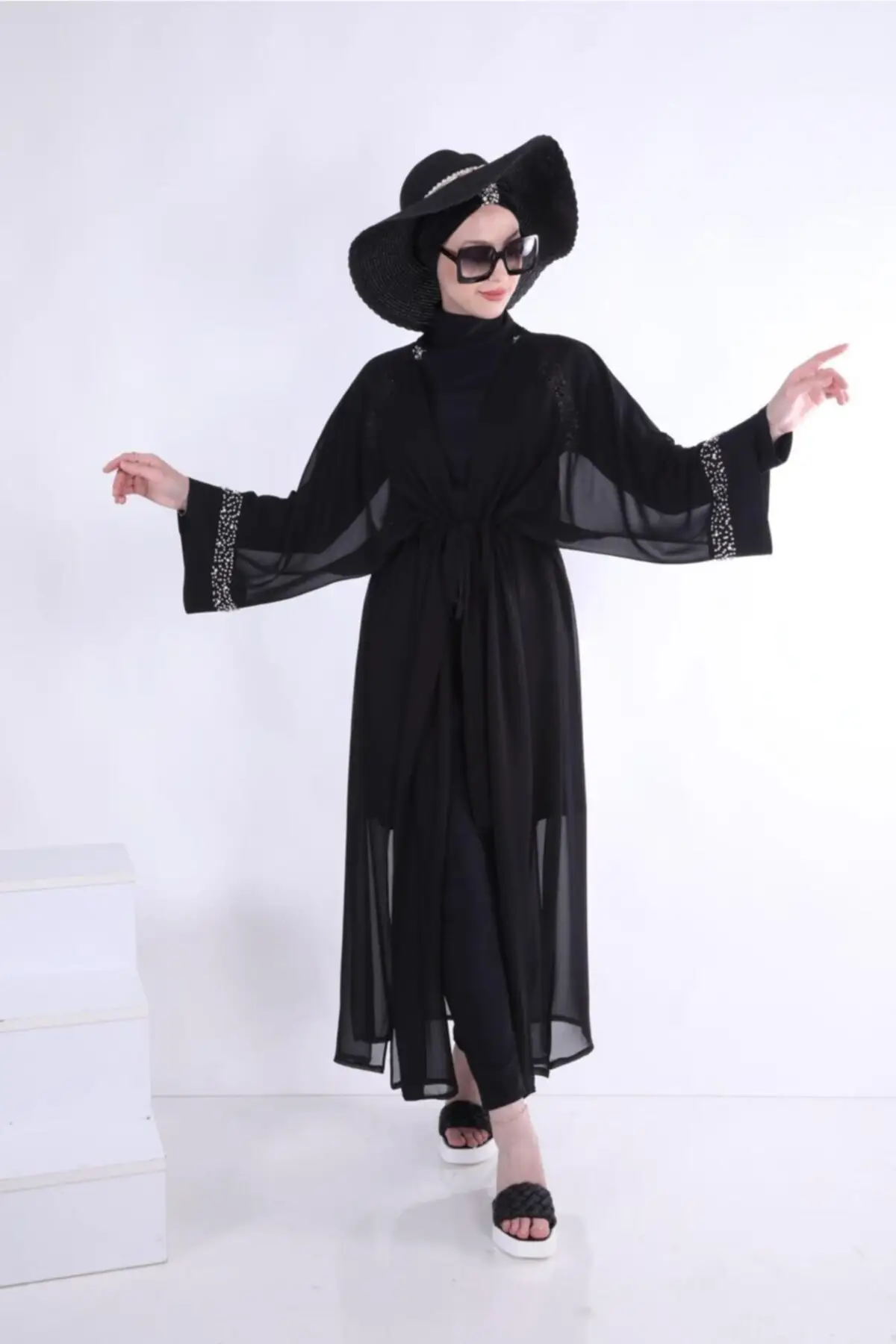 

Женский каменный парео