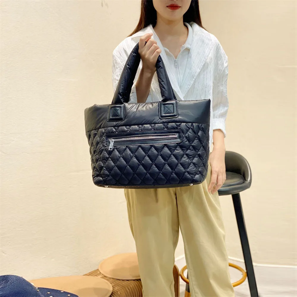 Women Autumn Winter Handbags Korean Fashion Cotton Jacket Space Cotton Air Bag Black Versatile Handheld One Shoulder Down Bag