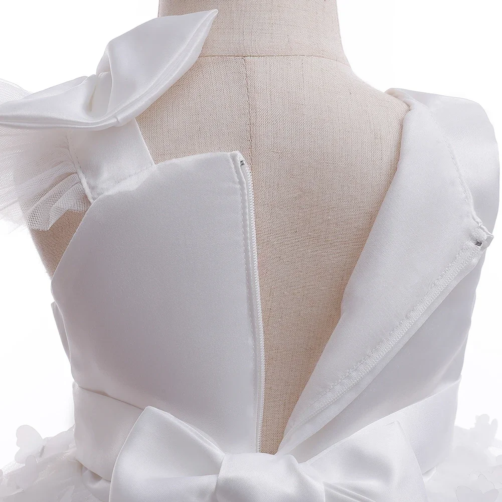 Платье для маленьких девочек белое с рисунком в виде цветов