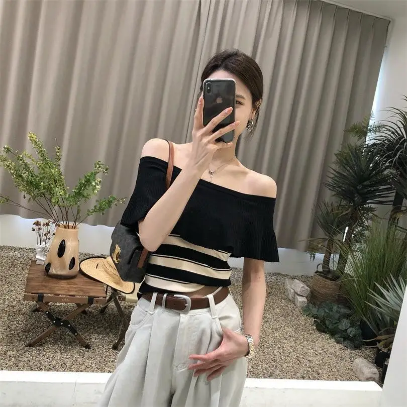 

A line shoulder stripes off-the-shoulder short sleeve T-shirt women's summer thin sweet wooden ear side off-shoulder color shirt
