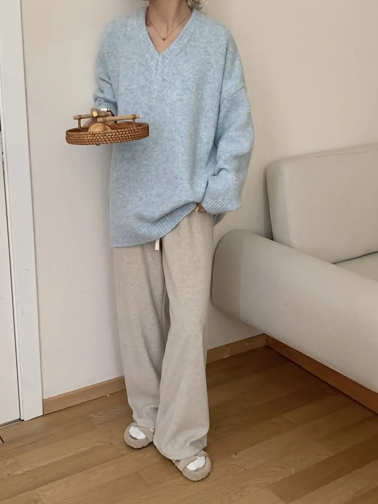 2024 женский зимний свитер с длинными рукавами и v-образным вырезом нежный