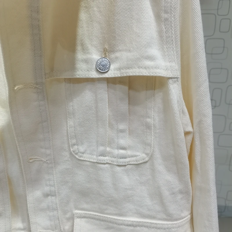 Весенне-осенняя женская белая короткая джинсовая куртка с несколькими карманами