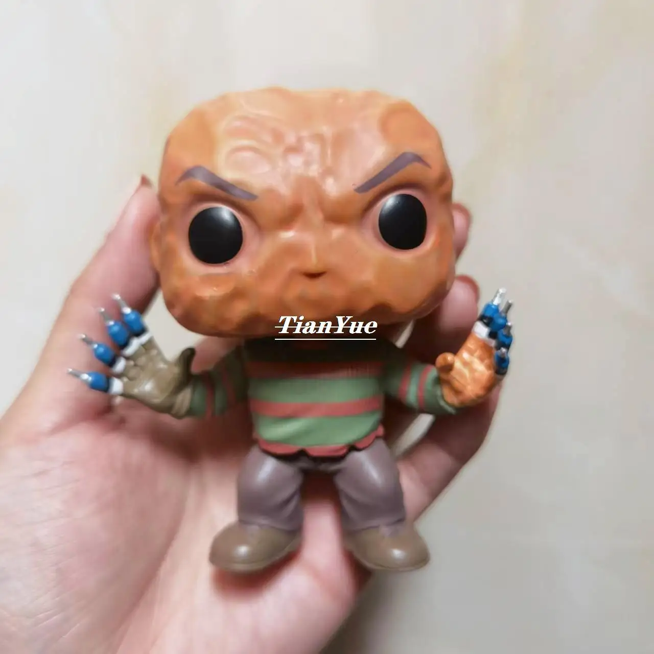

Anime Freddy Krueger Vinyl Model Figure 10cm