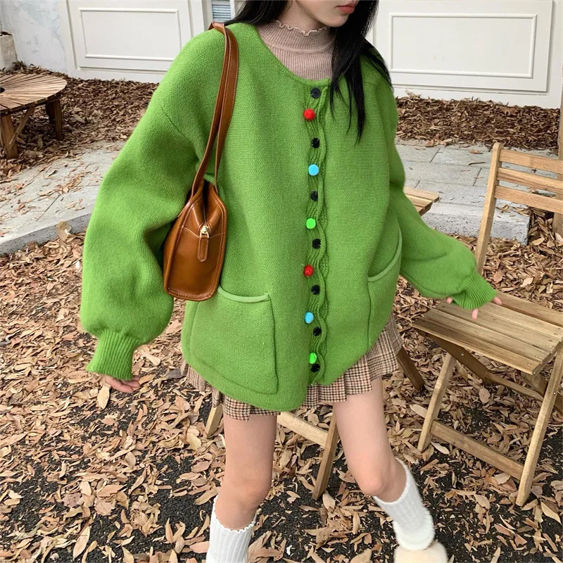 Женский трикотажный кардиган на пуговицах свободный с большими карманами и